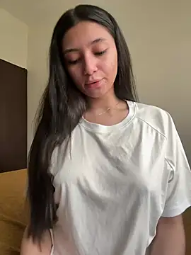 Snapshot of Chinicr18 chatting on 05-29-26, 04:46 Chinicr18 online show from 05-29-26, 04:46