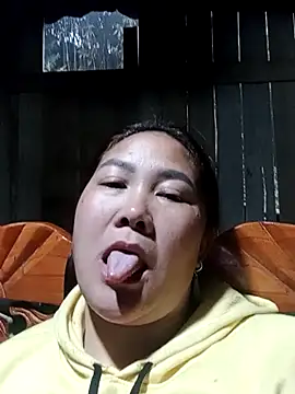 Snapshot of bongtuyet11 chatting on 02-18-26, 12:19 bongtuyet11 online show from 02-18-26, 12:19