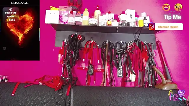 Snapshot of shannon_queen- chatting on 05-16-26, 02:43 shannon queen- online show from 05-16-26, 02:43