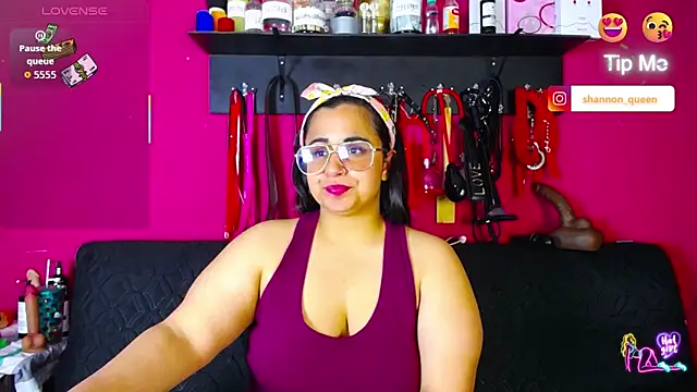 Snapshot of shannon_queen- chatting on 06-17-26, 03:06 shannon queen- online show from 06-17-26, 03:06