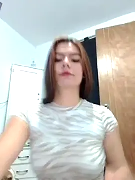 Snapshot of EmiNavarro chatting on 07-04-26, 11:09 EmiNavarro online show from 07-04-26, 11:09