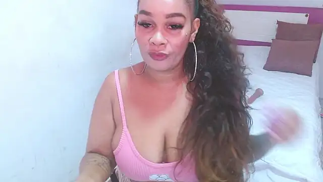 Snapshot of HELETRAS chatting on 02-17-26, 02:25 HELETRAS online show from 02-17-26, 02:25