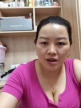 Snapshot of Jennie_dogy chatting on 05-25-26, 01:43 Jennie dogy online show from 05-25-26, 01:43