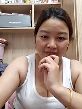 Snapshot of Jennie_dogy chatting on 06-08-26, 01:33 Jennie dogy online show from 06-08-26, 01:33