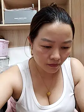 Snapshot of Jennie_dogy chatting on 06-18-26, 01:16 Jennie dogy online show from 06-18-26, 01:16