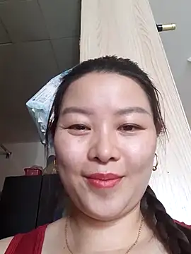 Snapshot of Jennie_dogy chatting on 06-06-26, 01:11 Jennie dogy online show from 06-06-26, 01:11