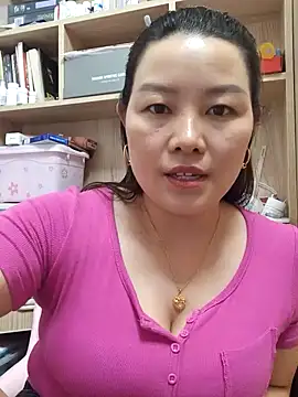 Snapshot of Jennie_dogy chatting on 05-27-26, 02:02 Jennie dogy online show from 05-27-26, 02:02