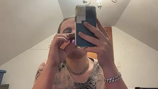 Snapshot of RaeganV chatting on 02-23-26, 07:53 RaeganV online show from 02-23-26, 07:53