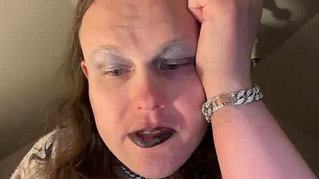 Snapshot of RaeganV chatting on 03-01-26, 01:55 RaeganV online show from 03-01-26, 01:55