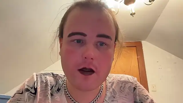 Snapshot of RaeganV chatting on 02-26-26, 07:19 RaeganV online show from 02-26-26, 07:19