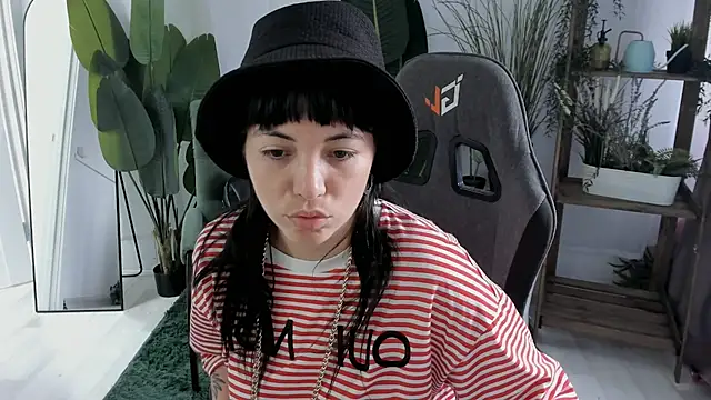Snapshot of NeoGeisha chatting on 07-15-26, 03:35 NeoGeisha online show from 07-15-26, 03:35