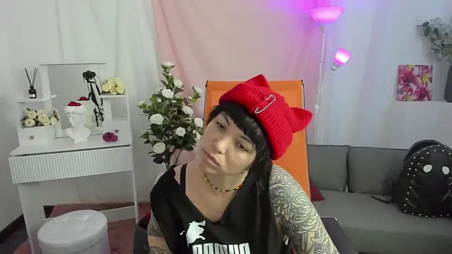 Snapshot of NeoGeisha chatting on 04-16-26, 01:23 NeoGeisha online show from 04-16-26, 01:23