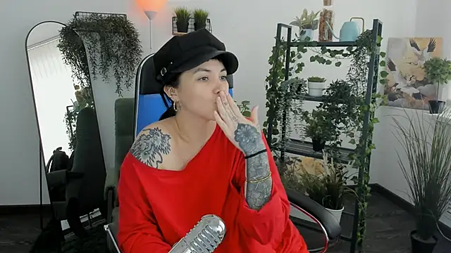 Snapshot of NeoGeisha chatting on 05-08-26, 01:15 NeoGeisha online show from 05-08-26, 01:15