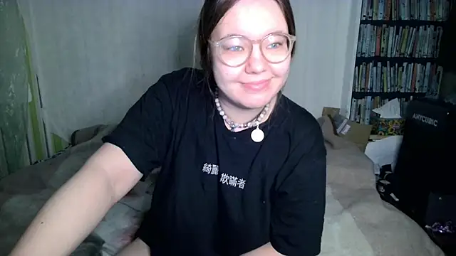 Snapshot of Helen_foxygirl chatting on 02-16-26, 01:37 Helen foxygirl online show from 02-16-26, 01:37