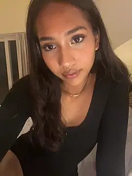 Snapshot of lyla_luv chatting on 02-22-26, 02:30 lyla luv online show from 02-22-26, 02:30