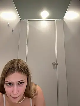 Snapshot of blonde_exe chatting on 07-11-26, 02:39 blonde exe online show from 07-11-26, 02:39