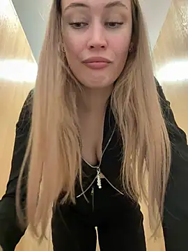 Snapshot of blonde_exe chatting on 04-23-26, 03:24 blonde exe online show from 04-23-26, 03:24