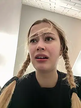 Snapshot of blonde_exe chatting on 02-25-26, 03:34 blonde exe online show from 02-25-26, 03:34