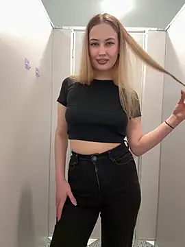 Snapshot of blonde_exe chatting on 02-10-26, 03:44 blonde exe online show from 02-10-26, 03:44