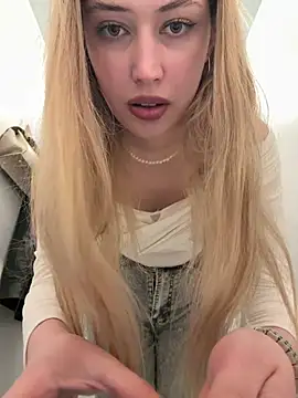 Snapshot of blonde_exe chatting on 05-14-26, 04:15 blonde exe online show from 05-14-26, 04:15