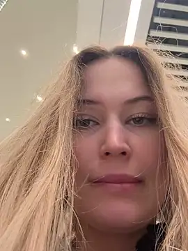 Snapshot of blonde_exe chatting on 02-13-26, 03:45 blonde exe online show from 02-13-26, 03:45