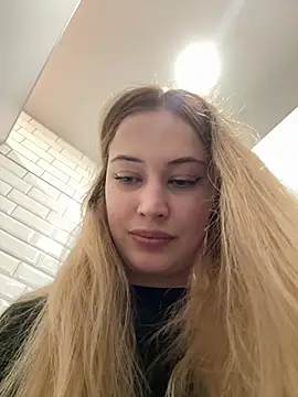 Snapshot of blonde_exe chatting on 02-27-26, 01:00 blonde exe online show from 02-27-26, 01:00