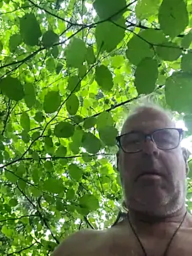 Snapshot of Thomas7070 chatting on 06-09-26, 01:45 Thomas7070 online show from 06-09-26, 01:45