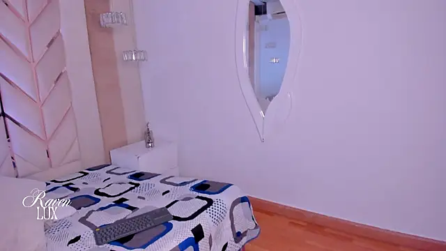 Snapshot of Raven_Luxx chatting on 02-20-26, 06:26 Raven Luxx online show from 02-20-26, 06:26