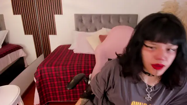 Snapshot of Nahemot_sadish chatting on 02-17-26, 12:13 Nahemot sadish online show from 02-17-26, 12:13