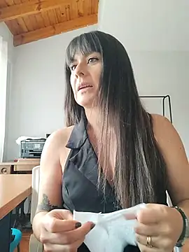 Snapshot of Lyonette_reading1 chatting on 06-02-26, 03:45 Lyonette reading1 online show from 06-02-26, 03:45