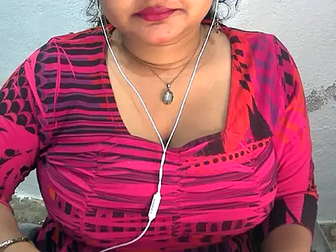 Snapshot of Saniya_K2 chatting on 07-17-26, 04:04 Saniya K2 online show from 07-17-26, 04:04