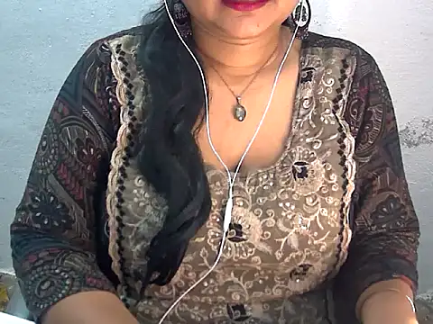 Snapshot of Saniya_K2 chatting on 07-15-26, 04:47 Saniya K2 online show from 07-15-26, 04:47