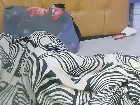 Snapshot of Ladyxx21 chatting on 02-14-26, 05:29 Ladyxx21 online show from 02-14-26, 05:29