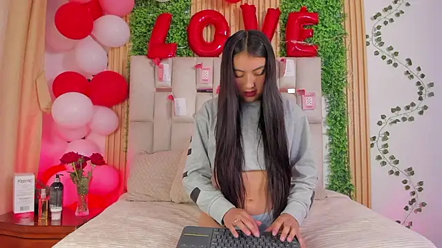 Emma Nmm online show from 02-19-26, 07:22