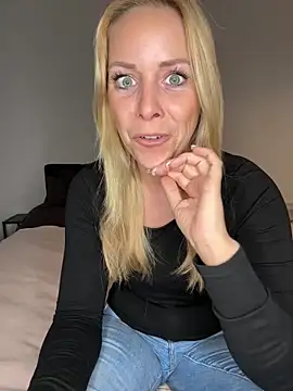 emily-becker22 online show from 04-23-26, 03:35