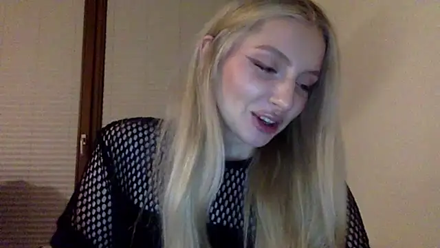 Snapshot of MayaWetDream chatting on 04-23-26, 08:10 MayaWetDream online show from 04-23-26, 08:10