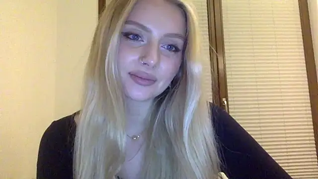 Snapshot of MayaWetDream chatting on 05-12-26, 08:15 MayaWetDream online show from 05-12-26, 08:15