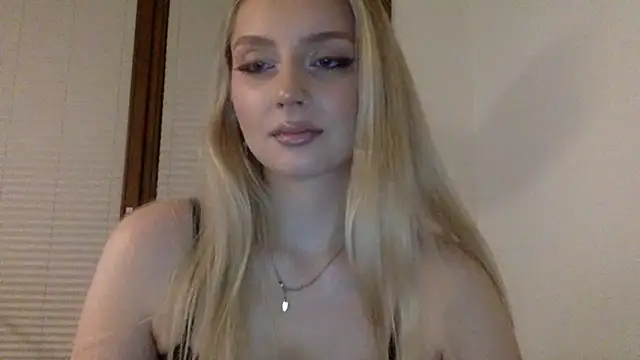 Snapshot of MayaWetDream chatting on 05-03-26, 07:39 MayaWetDream online show from 05-03-26, 07:39