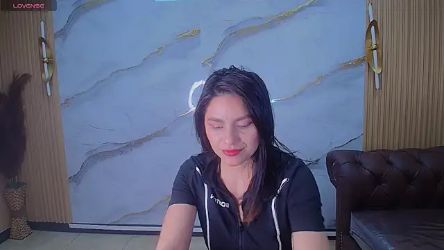 Snapshot of rox_luxury_tf chatting on 06-02-26, 12:49 rox luxury tf online show from 06-02-26, 12:49