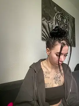 Snapshot of zoeelovee chatting on 02-25-26, 07:52 zoeelovee online show from 02-25-26, 07:52