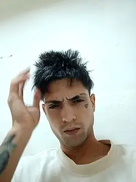 Snapshot of CubanoxxxSex chatting on 02-14-26, 12:33 CubanoxxxSex online show from 02-14-26, 12:33