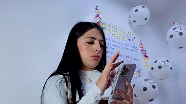 Snapshot of Julieta-Horny- chatting on 06-16-26, 02:06 Julieta-Horny- online show from 06-16-26, 02:06