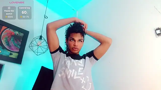 Snapshot of Zonce_shimer chatting on 02-25-26, 03:40 Zonce shimer online show from 02-25-26, 03:40