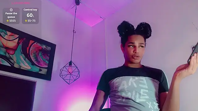 Snapshot of Zonce_shimer chatting on 02-20-26, 03:47 Zonce shimer online show from 02-20-26, 03:47