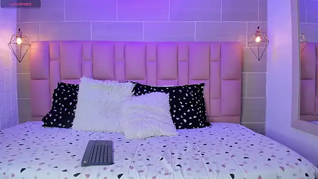 Naomi-Thompson online show from 02-22-26, 10:22