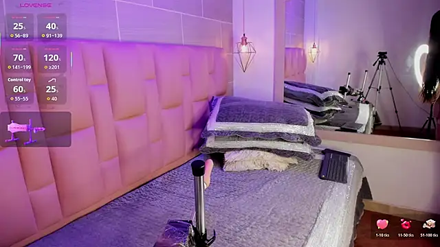 Naomi-Thompson online show from 02-24-26, 08:21