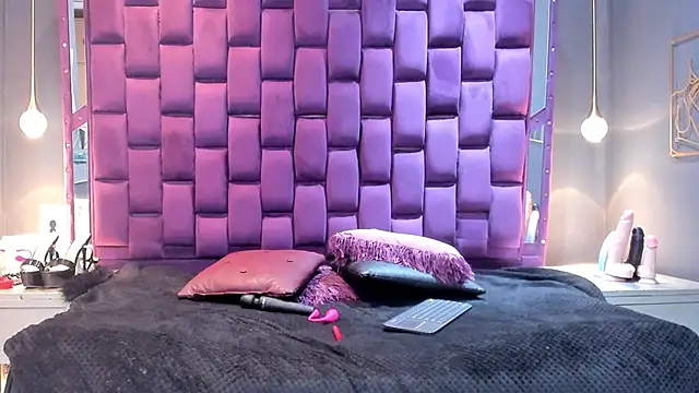 SiennaSuarez online show from 06-17-26, 03:28