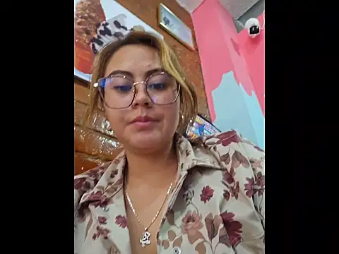 Snapshot of Mari-98 chatting on 05-19-26, 08:27 Mari-98 online show from 05-19-26, 08:27