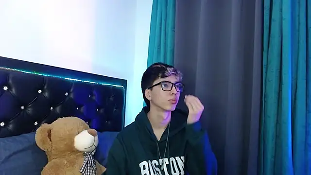 Snapshot of gabriel_x18 chatting on 02-15-26, 04:57 gabriel x18 online show from 02-15-26, 04:57