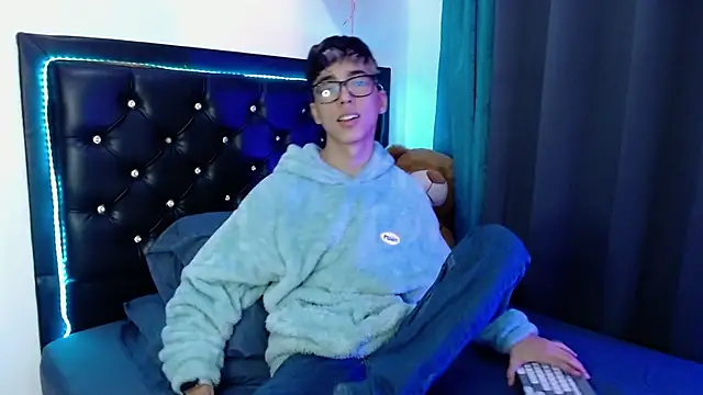 Snapshot of gabriel_x18 chatting on 02-13-26, 10:54 gabriel x18 online show from 02-13-26, 10:54